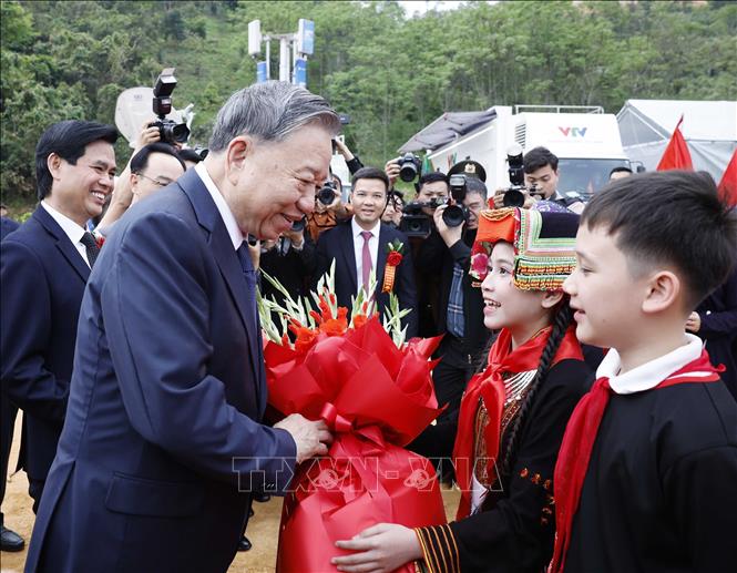 Tổng Bí thư và Thủ tướng dự Lễ khởi công, động thổ đồng loạt các trường nội trú liên cấp biên giới- Ảnh 4.