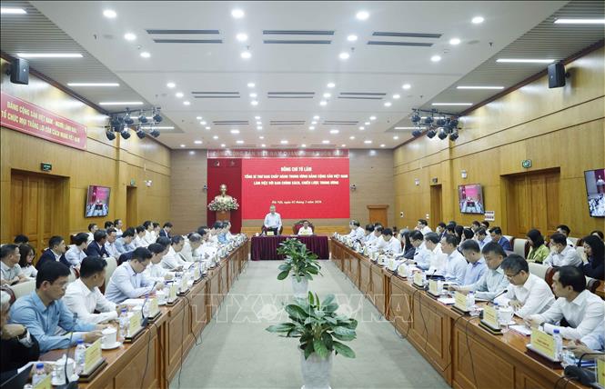 Tổng Bí thư Tô Lâm: Hoàn thiện "bản thiết kế tổng thể" cho mô hình tăng trưởng kinh tế hai con số- Ảnh 5. Tổng Bí thư Tô Lâm: Hoàn thiện "bản thiết kế tổng thể" cho mô hình tăng trưởng kinh tế hai con số- Ảnh 5.