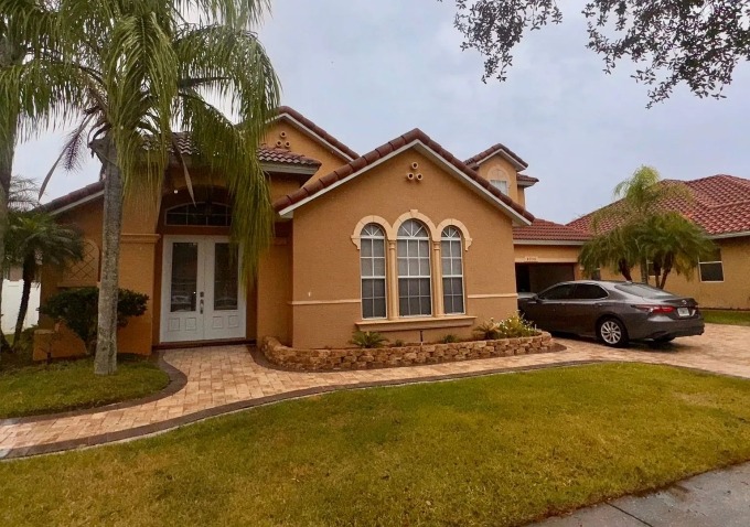 Có gì bên trong căn biệt thự 18 tỷ đồng tại Mỹ của em trai Hoài Linh đang được rao bán gấp?- Ảnh 1. Có gì bên trong căn biệt thự 18 tỷ đồng tại Mỹ của em trai Hoài Linh đang được rao bán gấp?- Ảnh 1.