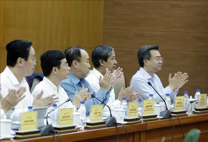 Tổng Bí thư Tô Lâm: Hoàn thiện "bản thiết kế tổng thể" cho mô hình tăng trưởng kinh tế hai con số- Ảnh 3. Tổng Bí thư Tô Lâm: Hoàn thiện "bản thiết kế tổng thể" cho mô hình tăng trưởng kinh tế hai con số- Ảnh 3.