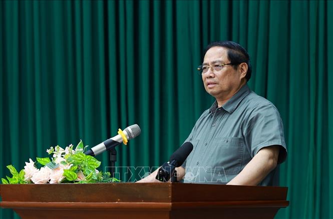 Thủ tướng Phạm Minh Chính kiểm tra các tuyến đường bộ cao tốc và kết quả triển khai Chiến dịch Quang Trung ở miền Trung- Ảnh 4.