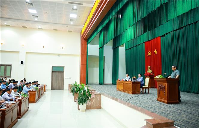 Thủ tướng Phạm Minh Chính kiểm tra các tuyến đường bộ cao tốc và kết quả triển khai Chiến dịch Quang Trung ở miền Trung- Ảnh 3.