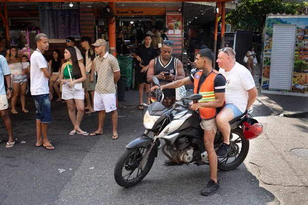 Những thước phim “triệu view” đã biến sân thượng khu nhà ổ chuột ở Rio thành điểm nóng du lịch: “Đó là một trong những trải nghiệm để đời”- Ảnh 1.