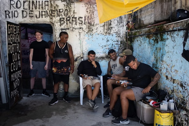 Những thước phim “triệu view” đã biến sân thượng khu nhà ổ chuột ở Rio thành điểm nóng du lịch: “Đó là một trong những trải nghiệm để đời”- Ảnh 4.