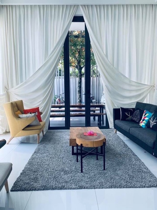 Biệt thự sân vườn bạc tỷ bề thế ở ngoại ô TP. HCM của vợ chồng Lý Hải - Minh Hà: Vị trí đắc địa, nội thất bằng gỗ cao cấp- Ảnh 5.