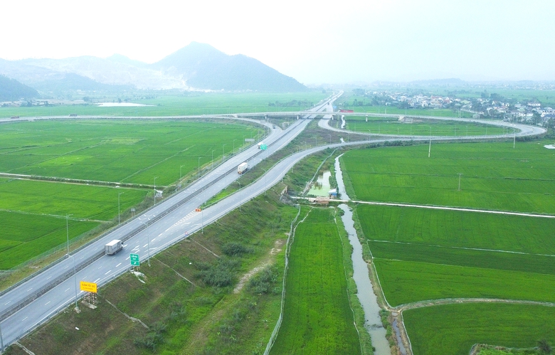 Cao tốc 24.000 tỷ kết nối đến nước láng giềng sắp khởi công, người dân đồng thuận nhường đất làm đường- Ảnh 2. Cao tốc 24.000 tỷ kết nối đến nước láng giềng sắp khởi công, người dân đồng thuận nhường đất làm đường- Ảnh 2.