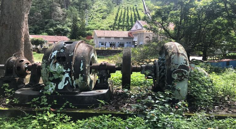 Nhà máy thuỷ điện đầu tiên của Việt Nam nằm dưới thung lũng giữa rừng sâu, có đường hầm dẫn nước xuyên núi đào bằng tay dài hơn 500m- Ảnh 3.