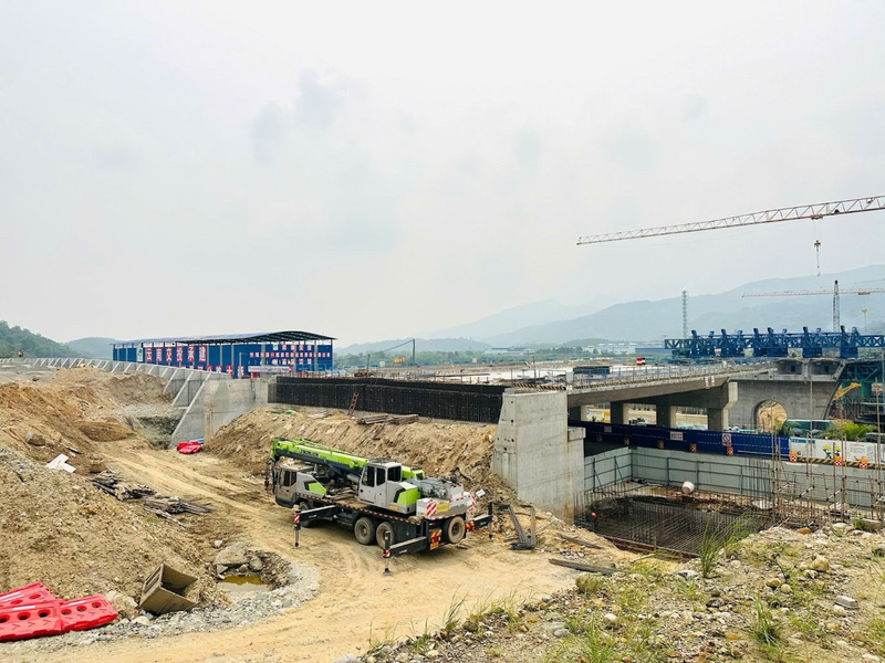 Sắp thông xe cầu dây văng 1.500 tỷ nối thẳng Việt Nam - Trung Quốc- Ảnh 1.