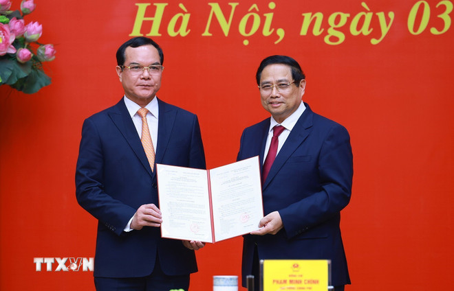 Trao Quyết định điều động, bổ nhiệm lãnh đạo Đảng ủy Chính phủ và 4 bộ, cơ quan- Ảnh 5.