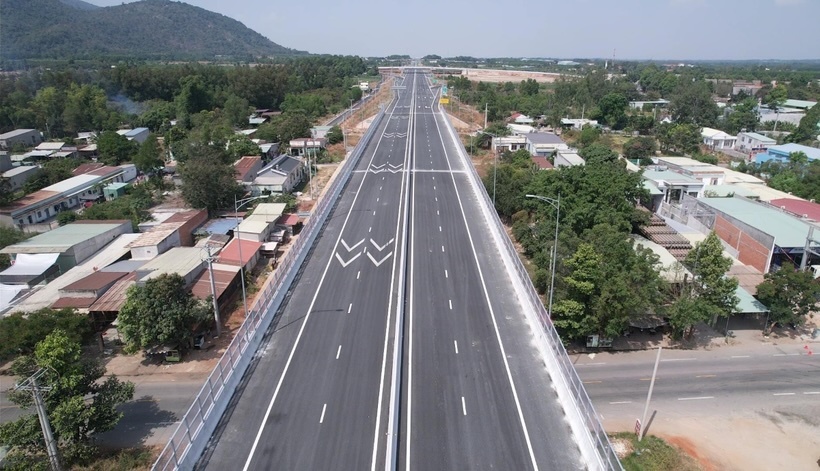 Cao tốc gần 18.000 tỷ kết nối 2 tỉnh thành giàu nhất Việt Nam lỡ hẹn thông xe- Ảnh 1. Cao tốc gần 18.000 tỷ kết nối 2 tỉnh thành giàu nhất Việt Nam lỡ hẹn thông xe- Ảnh 1.