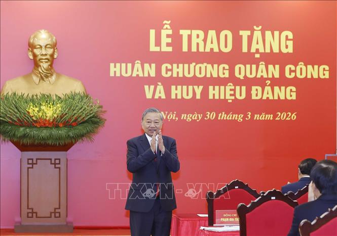Tổng Bí thư Tô Lâm chủ trì Lễ trao tặng Huân chương Quân công và Huy hiệu Đảng- Ảnh 3. Tổng Bí thư Tô Lâm chủ trì Lễ trao tặng Huân chương Quân công và Huy hiệu Đảng- Ảnh 3.