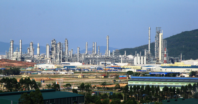 Nhà máy lọc dầu lớn nhất Việt Nam: 'Trái tim năng lượng', gánh gần 40% nguồn cung xăng dầu quốc gia- Ảnh 1. Nhà máy lọc dầu lớn nhất Việt Nam: 'Trái tim năng lượng', gánh gần 40% nguồn cung xăng dầu quốc gia- Ảnh 1.