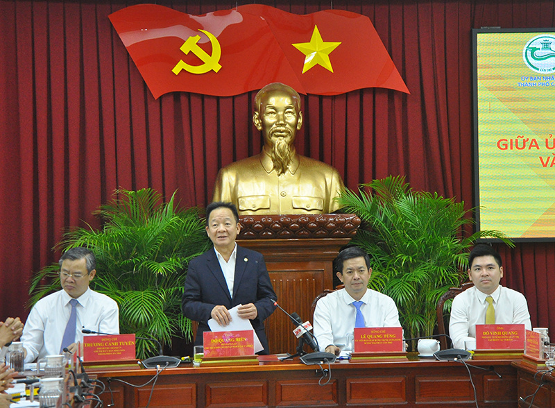 Doanh nhân Đỗ Quang Hiển tại buổi ký kết. Nguồn ảnh: Báo Cần Thơ