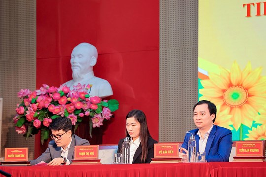 Trưởng ban Tuyên giáo Cơ quan UBTƯ MTTQ Việt Nam Vũ Văn Tiến trình bày chương trình hành động với cử tri Hải Phòng- Ảnh 6.