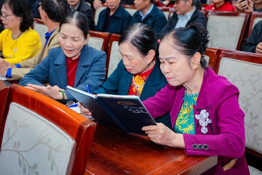 Trưởng ban Tuyên giáo Cơ quan UBTƯ MTTQ Việt Nam Vũ Văn Tiến trình bày chương trình hành động với cử tri Hải Phòng- Ảnh 9.