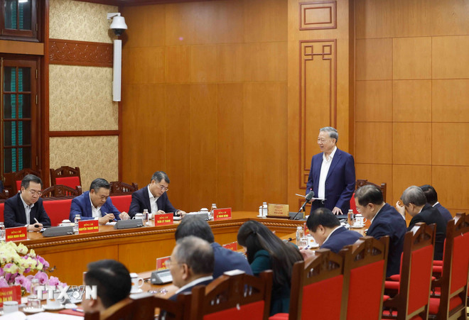 'Khắc phục tình trạng thừa người quen việc cũ nhưng thiếu người làm việc mới'- Ảnh 2.