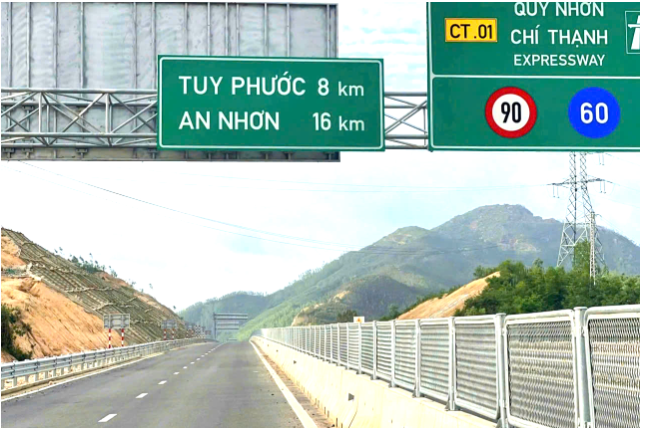Chỉ ít ngày nữa, chính thức khai thác sử dụng cao tốc 15.000 tỷ đi qua 2 tỉnh rộng lớn bậc nhất Việt Nam- Ảnh 1.