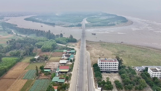 Chỉ ít ngày nữa, chính thức thông xe tuyến đường ven biển gần 5.000 tỷ tại tỉnh được mệnh danh là ‘Việt Nam thu nhỏ’- Ảnh 1.