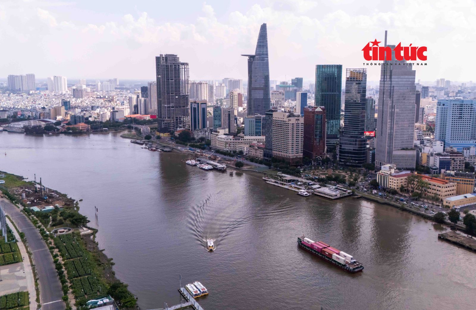 TP.HCM dự kiến thu hơn 100.000 tỷ đồng từ định giá đất trong năm 2026- Ảnh 1.