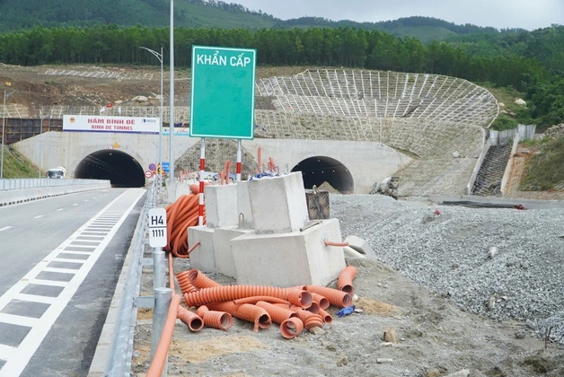 Cao tốc 20.400 tỷ giảm tải cho tuyến quốc lộ dài nhất cả nước lỡ hẹn thông xe- Ảnh 1.