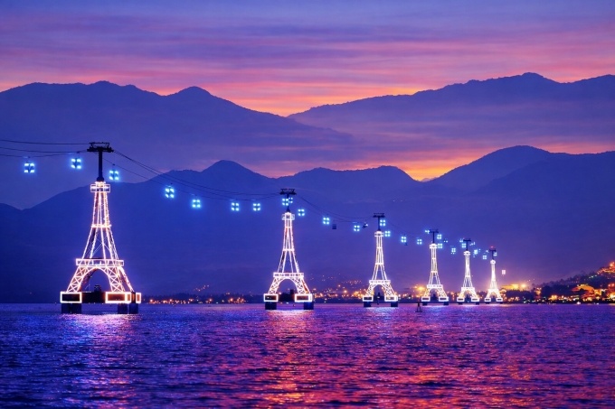 Việt Nam có cáp treo vượt biển từng dài nhất thế giới: Cảm hứng từ tháp Eiffel, là cung đường đẹp nhất của châu Á- Ảnh 2.