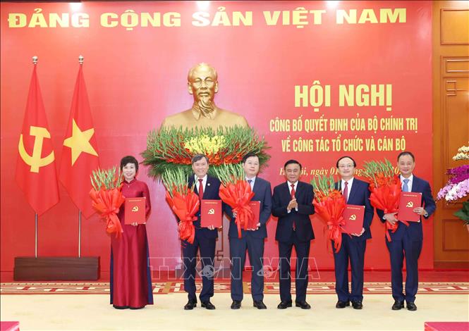Hội nghị công bố Quyết định của Bộ Chính trị về công tác tổ chức và cán bộ của 5 cơ quan- Ảnh 1.