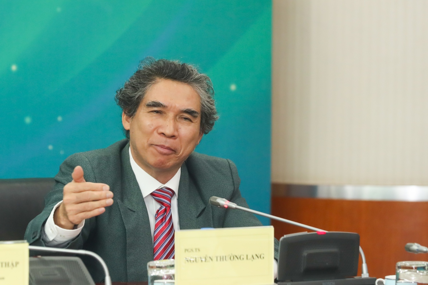 PGS.TS. Nguyễn Thường Lạng: Lãi suất không còn "rẻ" nhưng phải hợp lý để "nuôi" tăng trưởng