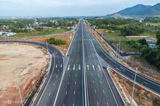 Cao tốc 18.000 tỷ kết nối 2 tỉnh thành giàu nhất Việt Nam có nguy cơ lỡ hẹn tiến độ, lãnh đạo tỉnh ra chỉ đạo dứt khoát- Ảnh 2. Cao tốc 18.000 tỷ kết nối 2 tỉnh thành giàu nhất Việt Nam có nguy cơ lỡ hẹn tiến độ, lãnh đạo tỉnh ra chỉ đạo dứt khoát- Ảnh 2.