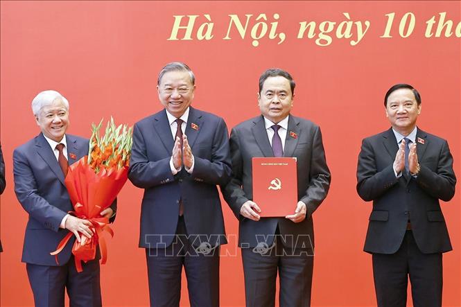 Tổng Bí thư, Chủ tịch nước Tô Lâm trao Quyết định của Bộ Chính trị chỉ định tham gia Đảng ủy Quốc hội nhiệm kỳ 2025 – 2030- Ảnh 3.