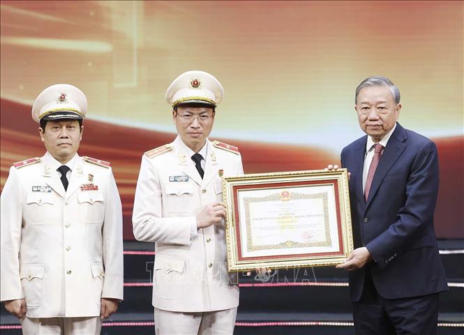 Tổng Bí thư, Chủ tịch nước dự Lễ kỷ niệm 80 năm Ngày truyền thống Tham mưu Công an nhân dân- Ảnh 7.