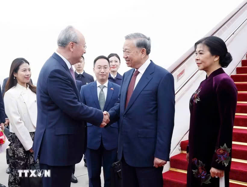 Tổng Bí thư, Chủ tịch nước và Phu nhân bắt đầu thăm cấp Nhà nước đến Trung Quốc- Ảnh 1. Tổng Bí thư, Chủ tịch nước và Phu nhân bắt đầu thăm cấp Nhà nước đến Trung Quốc- Ảnh 1.