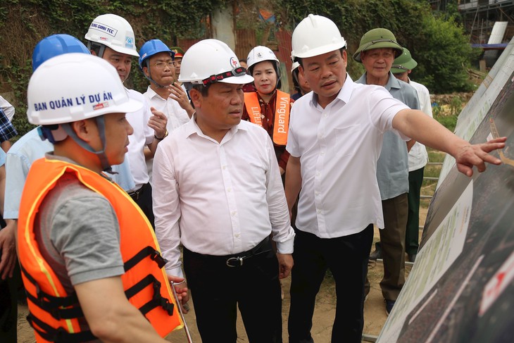 Lãnh đạo TP. Hà Nội ra chỉ đạo 'nóng' với dự án 2 cây cầu chiến lược hơn 30.000 tỷ- Ảnh 1. Lãnh đạo TP. Hà Nội ra chỉ đạo 'nóng' với dự án 2 cây cầu chiến lược hơn 30.000 tỷ- Ảnh 1.