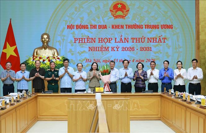Thủ tướng Lê Minh Hưng: Thi đua - khen thưởng phải gắn chặt với mục tiêu tăng trưởng 2 con số- Ảnh 2. Thủ tướng Lê Minh Hưng: Thi đua - khen thưởng phải gắn chặt với mục tiêu tăng trưởng 2 con số- Ảnh 2.