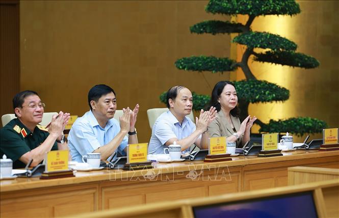 Thủ tướng Lê Minh Hưng: Thi đua - khen thưởng phải gắn chặt với mục tiêu tăng trưởng 2 con số- Ảnh 8. Thủ tướng Lê Minh Hưng: Thi đua - khen thưởng phải gắn chặt với mục tiêu tăng trưởng 2 con số- Ảnh 8.