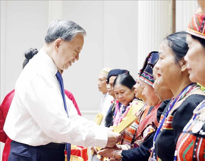 Tổng Bí thư, Chủ tịch nước Tô Lâm tiếp các già làng, trưởng bản, nghệ nhân, người có uy tín tiêu biểu toàn quốc- Ảnh 2.