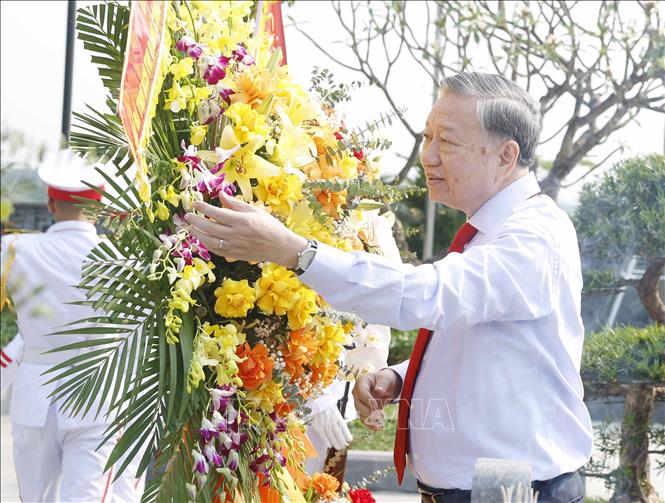 Tổng Bí thư, Chủ tịch nước Tô Lâm dâng hương tưởng niệm Tổng Bí thư Hà Huy Tập- Ảnh 1.
