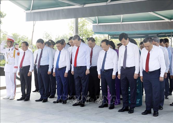 Tổng Bí thư, Chủ tịch nước Tô Lâm dâng hương tưởng niệm Tổng Bí thư Hà Huy Tập- Ảnh 4.