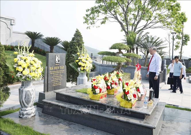 Tổng Bí thư, Chủ tịch nước Tô Lâm dâng hương tưởng niệm Tổng Bí thư Hà Huy Tập- Ảnh 3.