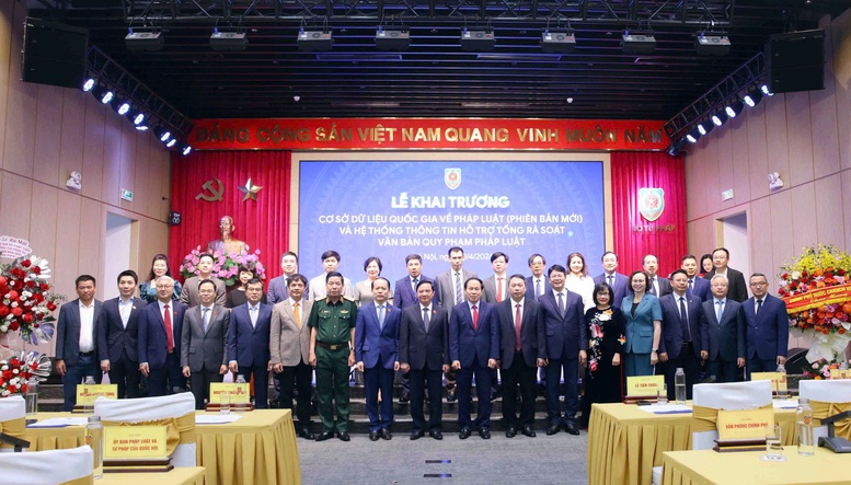 Phó Thủ tướng Lê Tiến Châu bấm nút Khai trương Cơ sở dữ liệu quốc gia về pháp luật (phiên bản mới)- Ảnh 3.