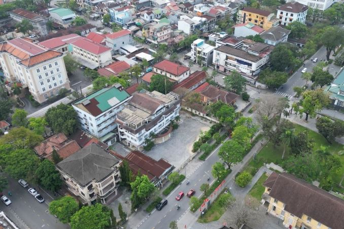 TP. Huế sắp đưa loạt lô 'đất vàng' bỏ hoang ra đấu giá, mở đường cho tổ hợp khách sạn gần 800 tỷ- Ảnh 1.