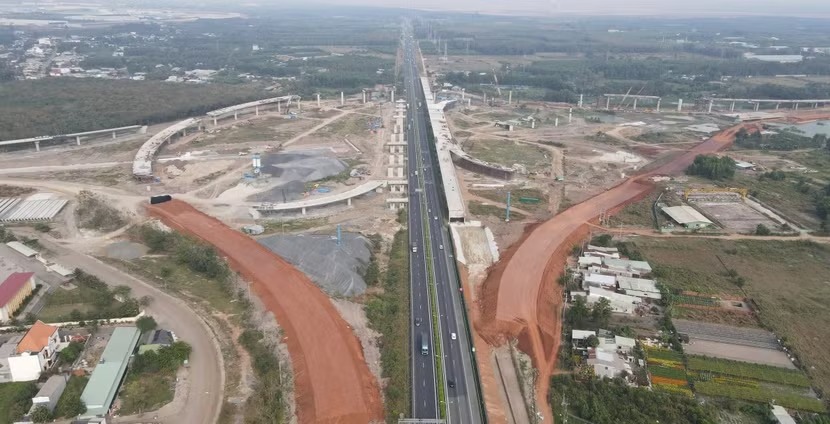 4 ngày nữa, Việt Nam chính thức thông xe tuyến cao tốc 18.000 tỷ kết nối 2 tỉnh thành giàu nhất cả nước- Ảnh 2.