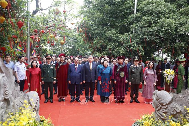 Trang nghiêm Lễ dâng hương tưởng niệm các Vua Hùng trên đỉnh núi Nghĩa Lĩnh- Ảnh 4.