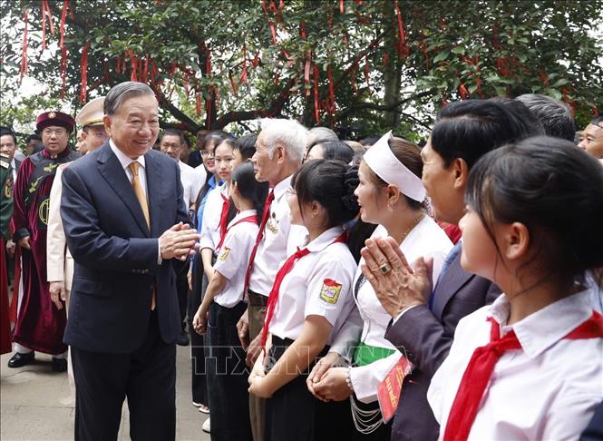 Trang nghiêm Lễ dâng hương tưởng niệm các Vua Hùng trên đỉnh núi Nghĩa Lĩnh- Ảnh 9.