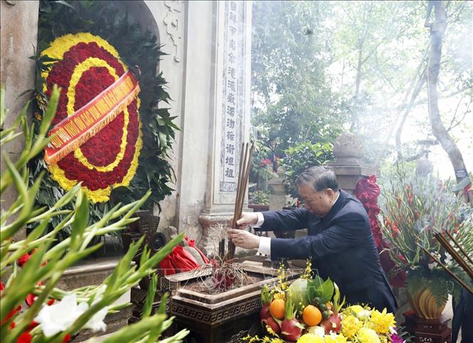 Trang nghiêm Lễ dâng hương tưởng niệm các Vua Hùng trên đỉnh núi Nghĩa Lĩnh- Ảnh 8.