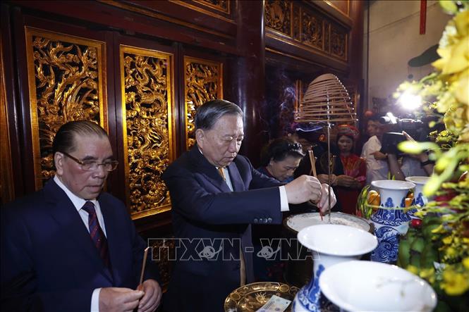 Trang nghiêm Lễ dâng hương tưởng niệm các Vua Hùng trên đỉnh núi Nghĩa Lĩnh- Ảnh 6.