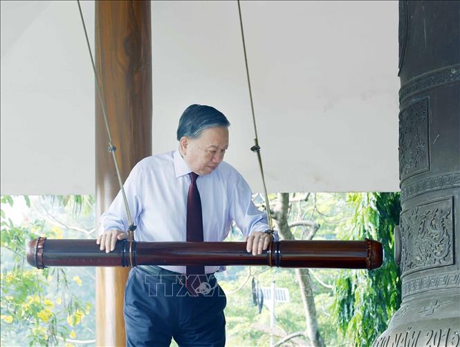 Tổng Bí thư, Chủ tịch nước Tô Lâm dâng hương tưởng niệm các Anh hùng liệt sĩ tại Tây Ninh- Ảnh 2.