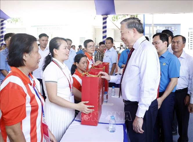 Tổng Bí thư, Chủ tịch nước Tô Lâm thăm, động viên công nhân, người lao động tại TP Hồ Chí Minh- Ảnh 5.