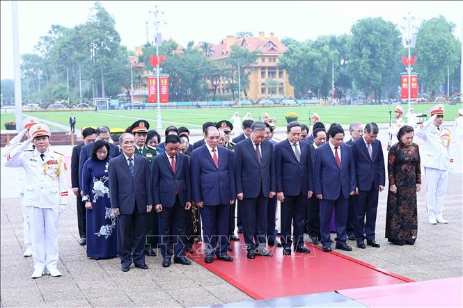 Lãnh đạo Đảng, Nhà nước vào Lăng viếng Chủ tịch Hồ Chí Minh- Ảnh 3.