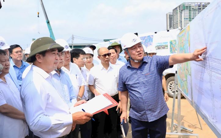Tuyến vành đai gần 2.000 tỷ được ví như trục xương sống phía Tây Thủ đô thi công 'cắt khúc': Bí thư Thành ủy chỉ đạo nóng- Ảnh 1.
