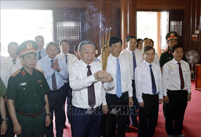 Tổng Bí thư, Chủ tịch nước dâng hương tưởng niệm Đại tướng Võ Nguyên Giáp- Ảnh 11.